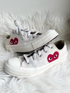 CONVERSE X COMME DES GARÇONS CDG PLAY white chuck taylors w/ heart detail size 6